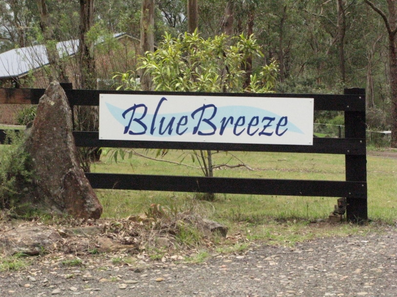 sign-bluebreeze-home
